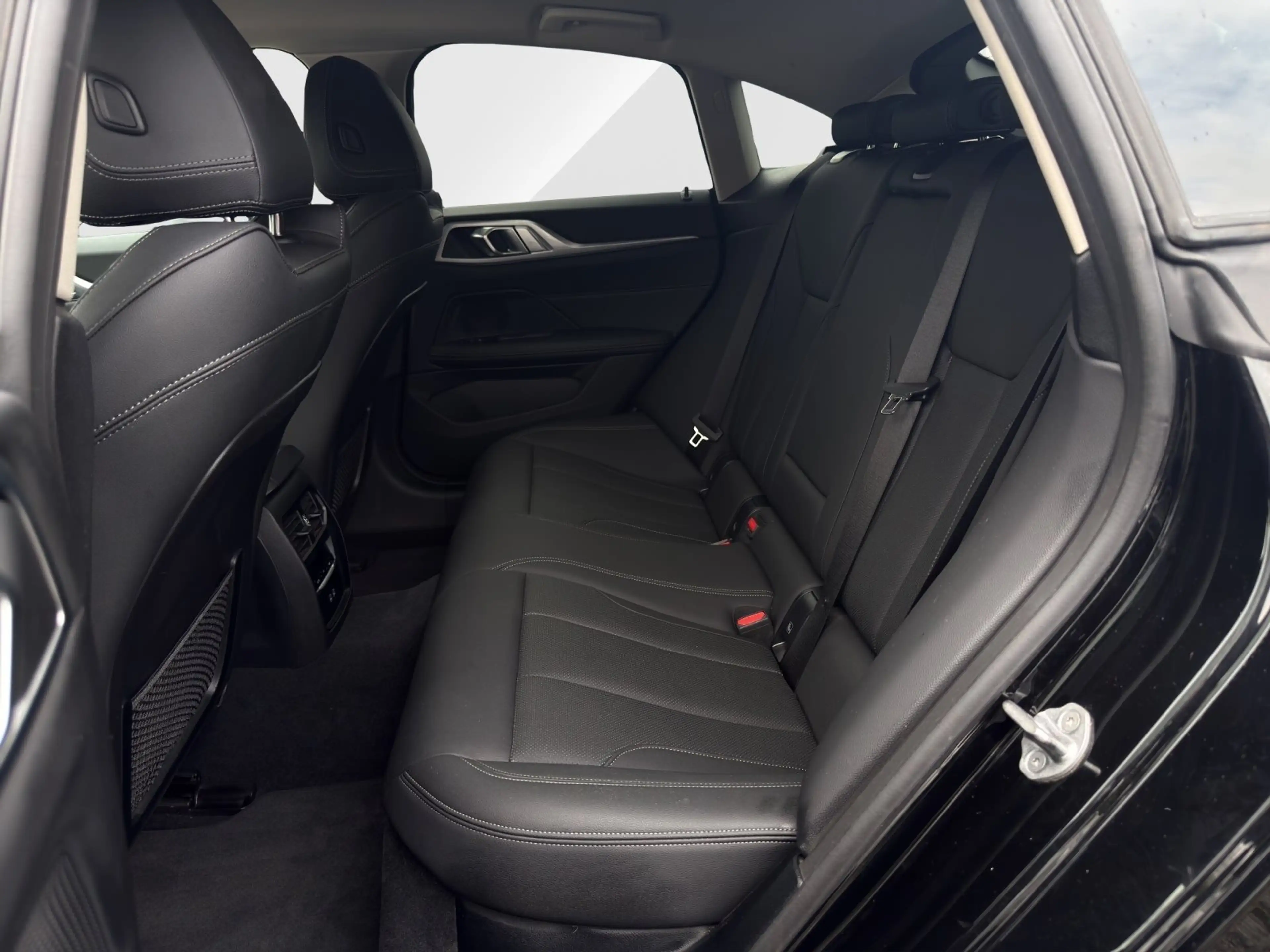 BMW i4 eDrive35 Gran Coupé — photo 13