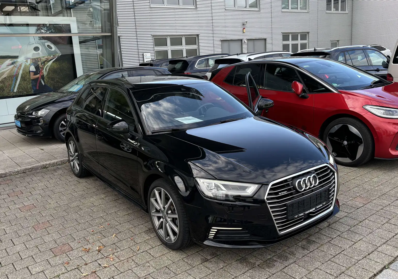 Audi A3 e-tron 40 s line Schwarz - 1