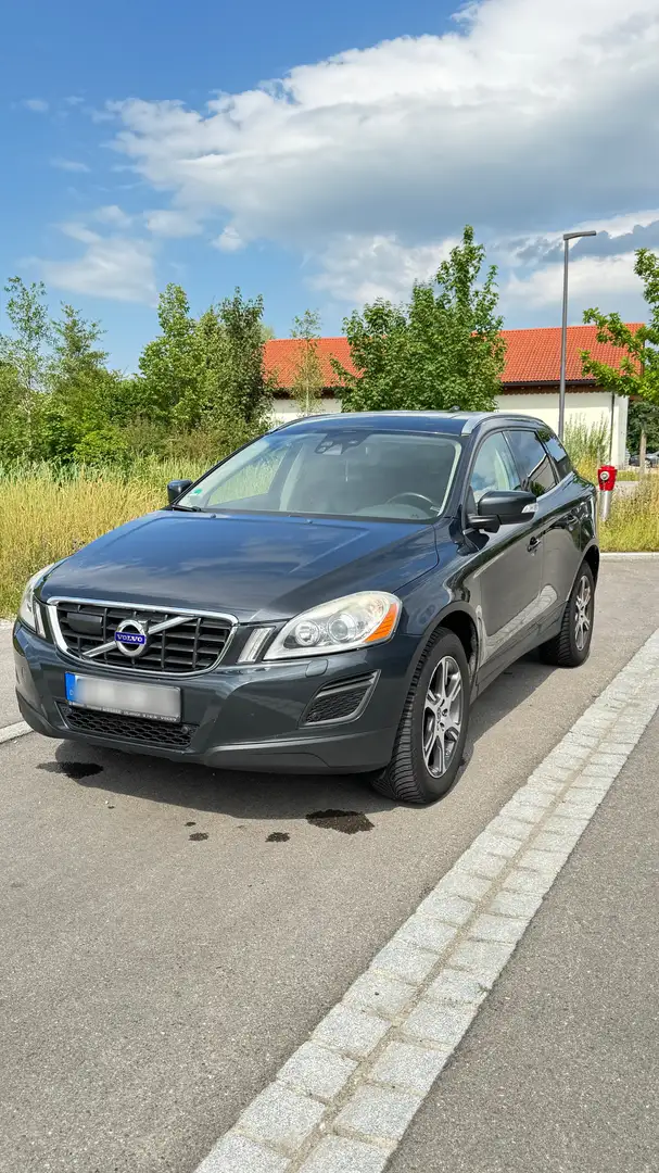 Volvo XC60 Summum AWD Grau - 2