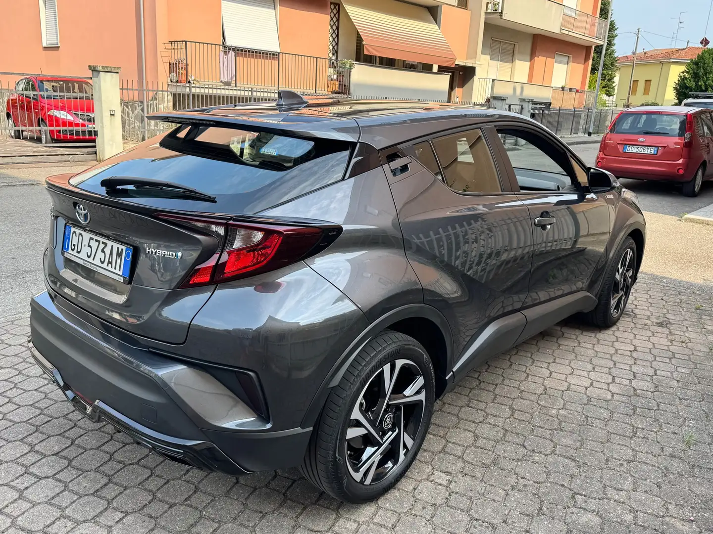 Toyota C-HR 1.8h Business 2wd e-cvt - 2