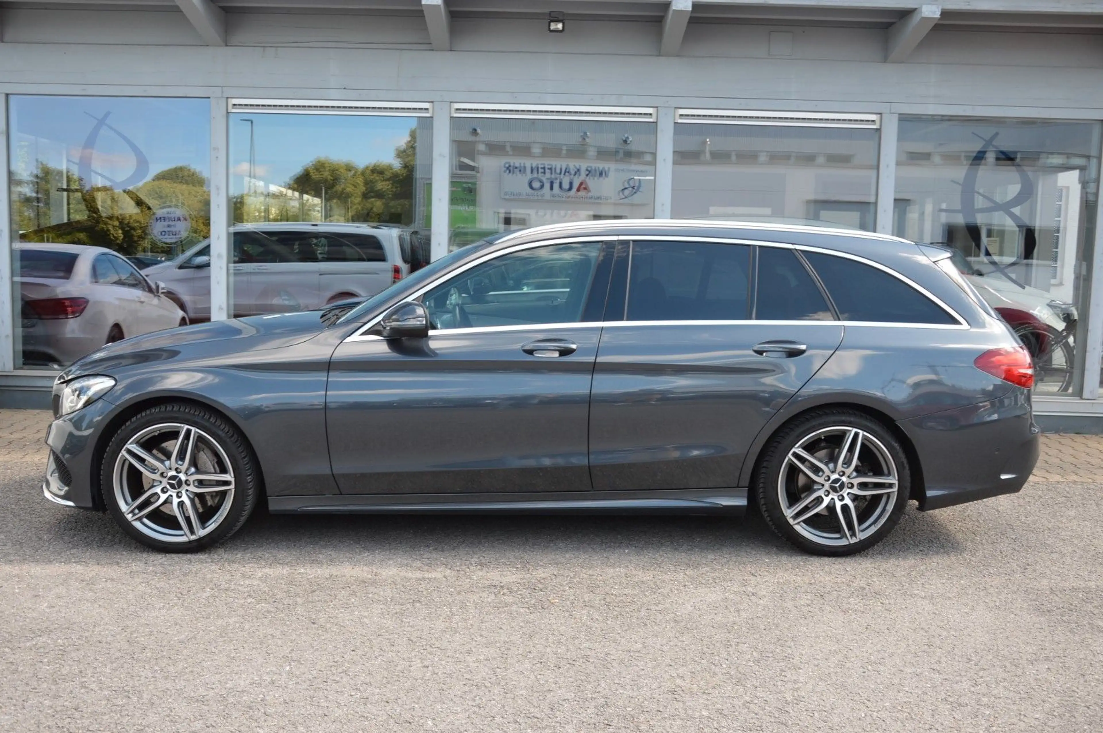 Mercedes-Benz C 250 d T 4Matic*AMG-Line*PANO*LED*BURM*PARK*AHK* — photo 2