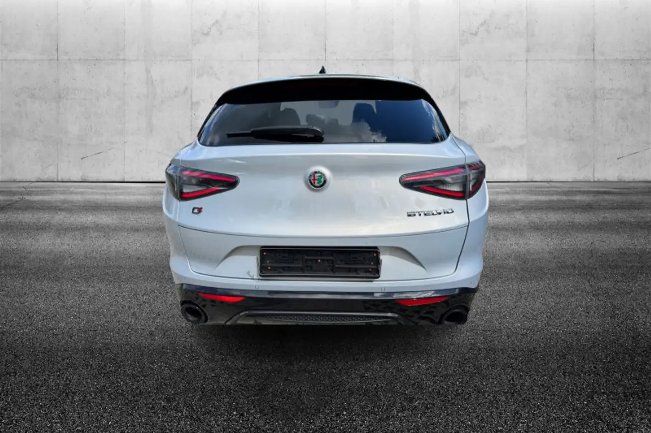 Alfa Romeo Stelvio 2024