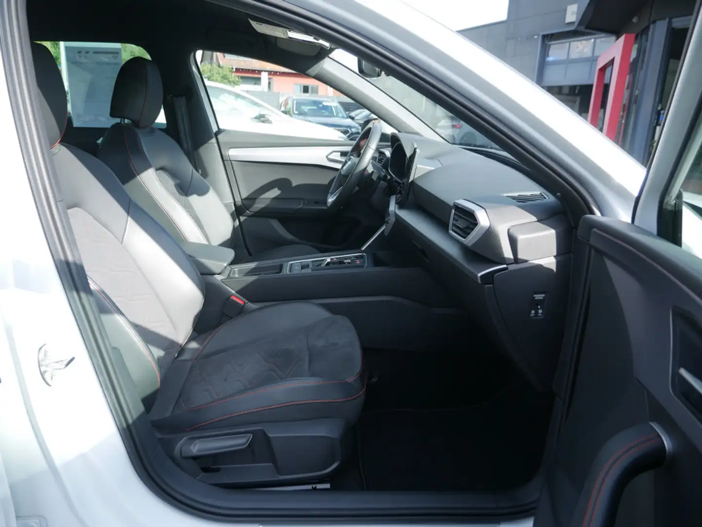SEAT Leon 1.4 TSI FR e-Hybrid VOLL-LED NAVI SHZ Weiß - 2