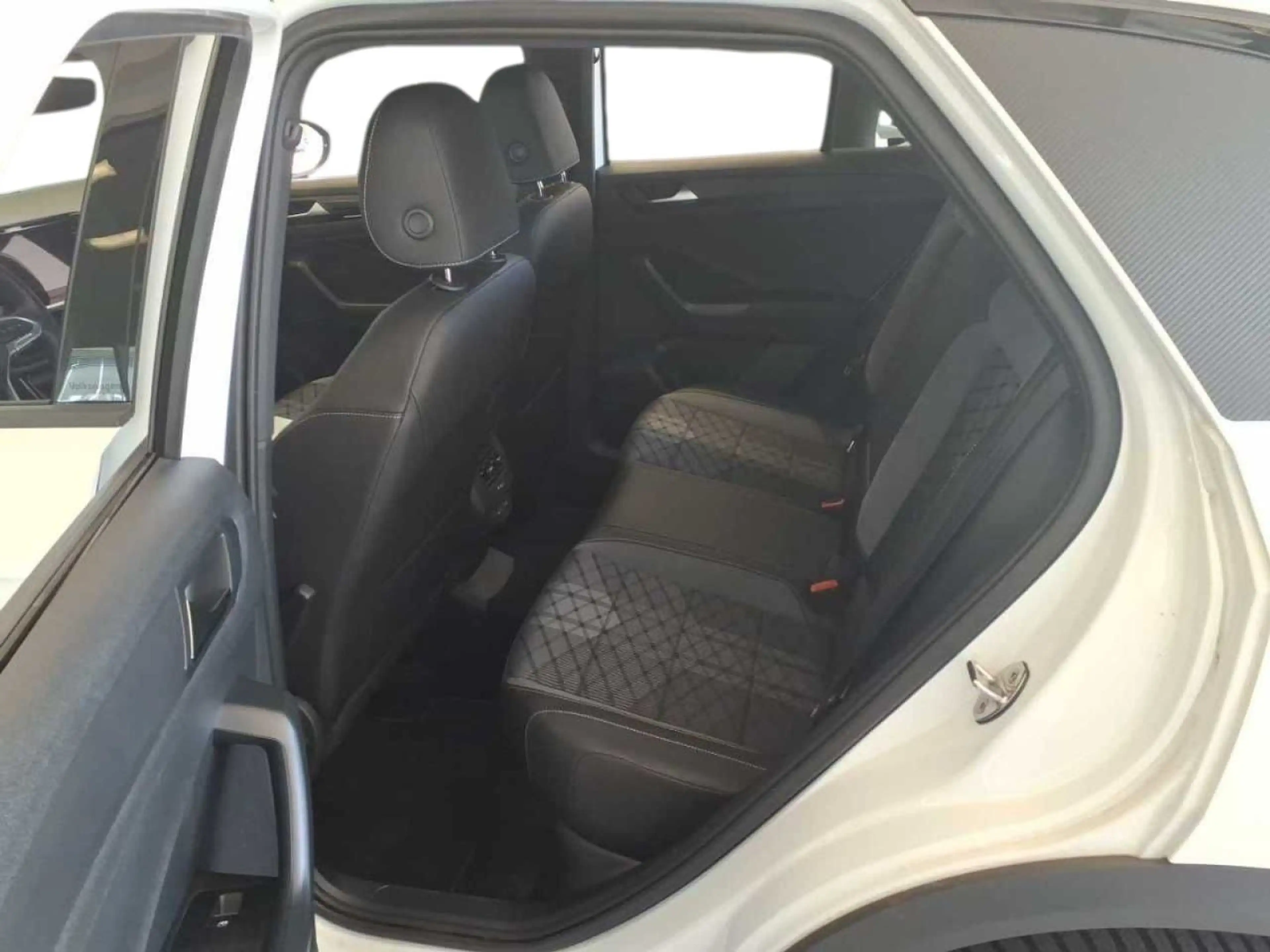 Volkswagen T-Roc 1.5TSI DSG Black R-Line IQ.Drive virtual K — photo 6