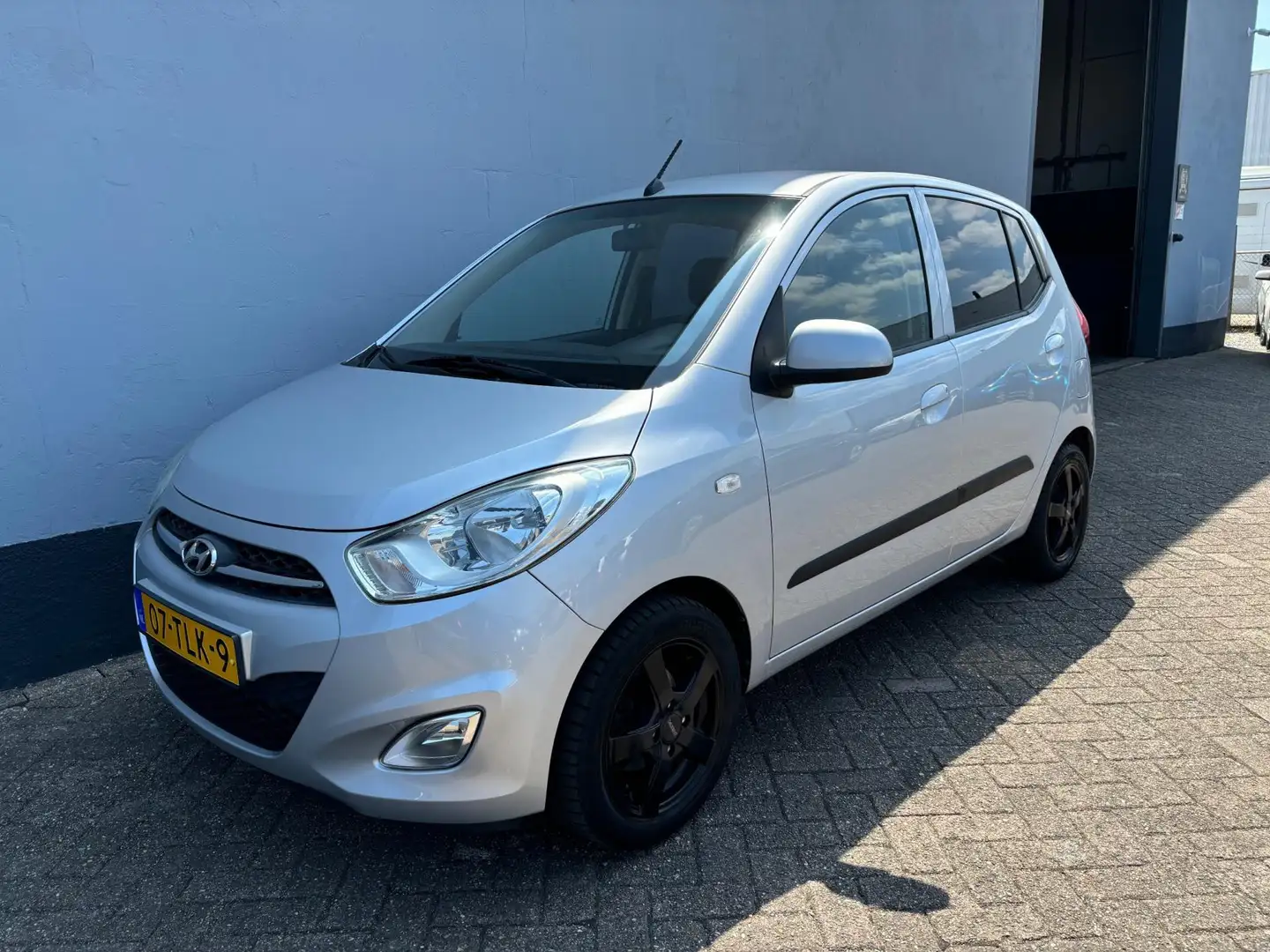 Hyundai i10 1.2 Plus - Airco - LMV Grijs - 1