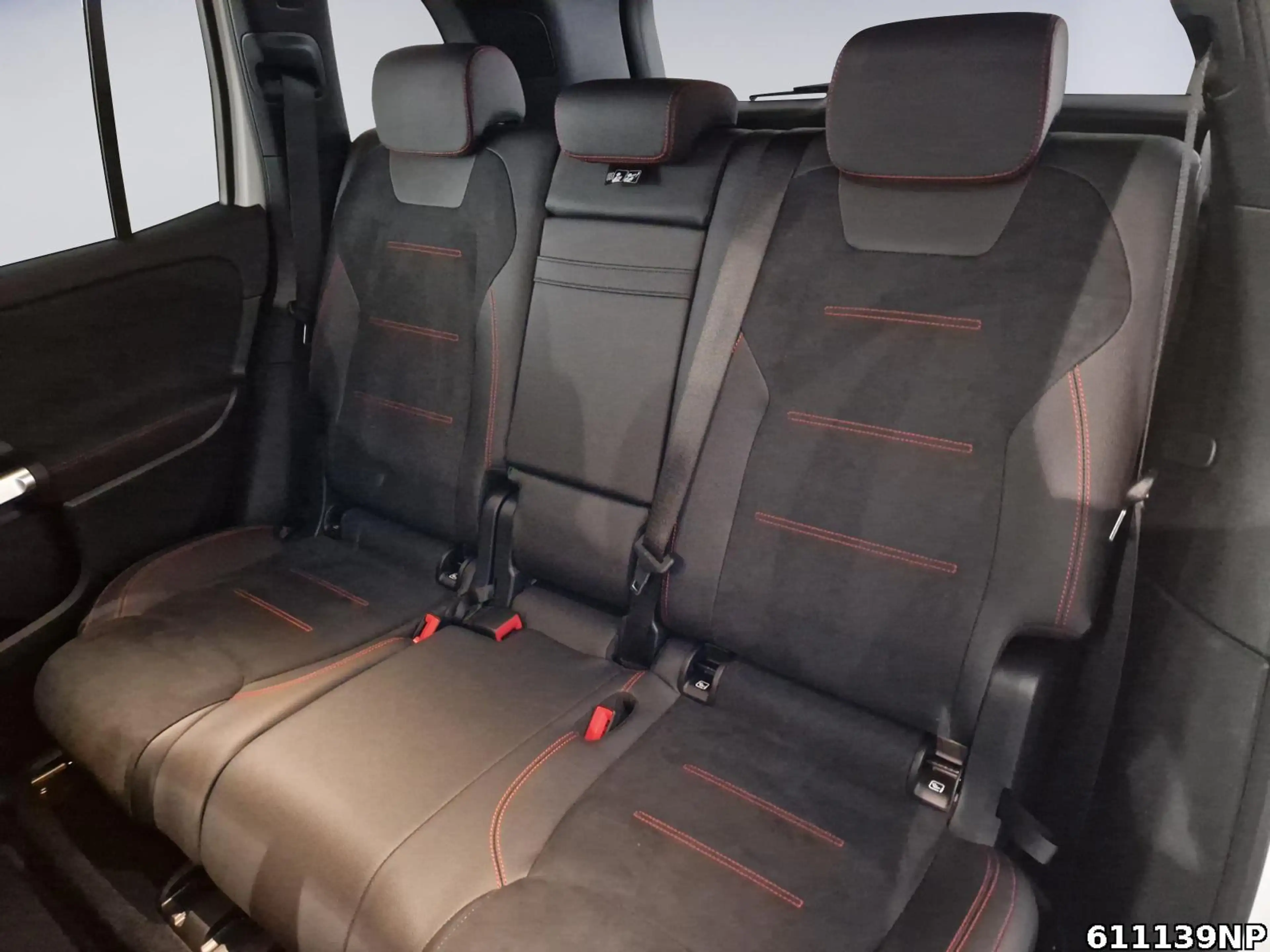 Mercedes-Benz EQB 350 4M AMG AHK Distronic360° Memory Panorama — photo 11
