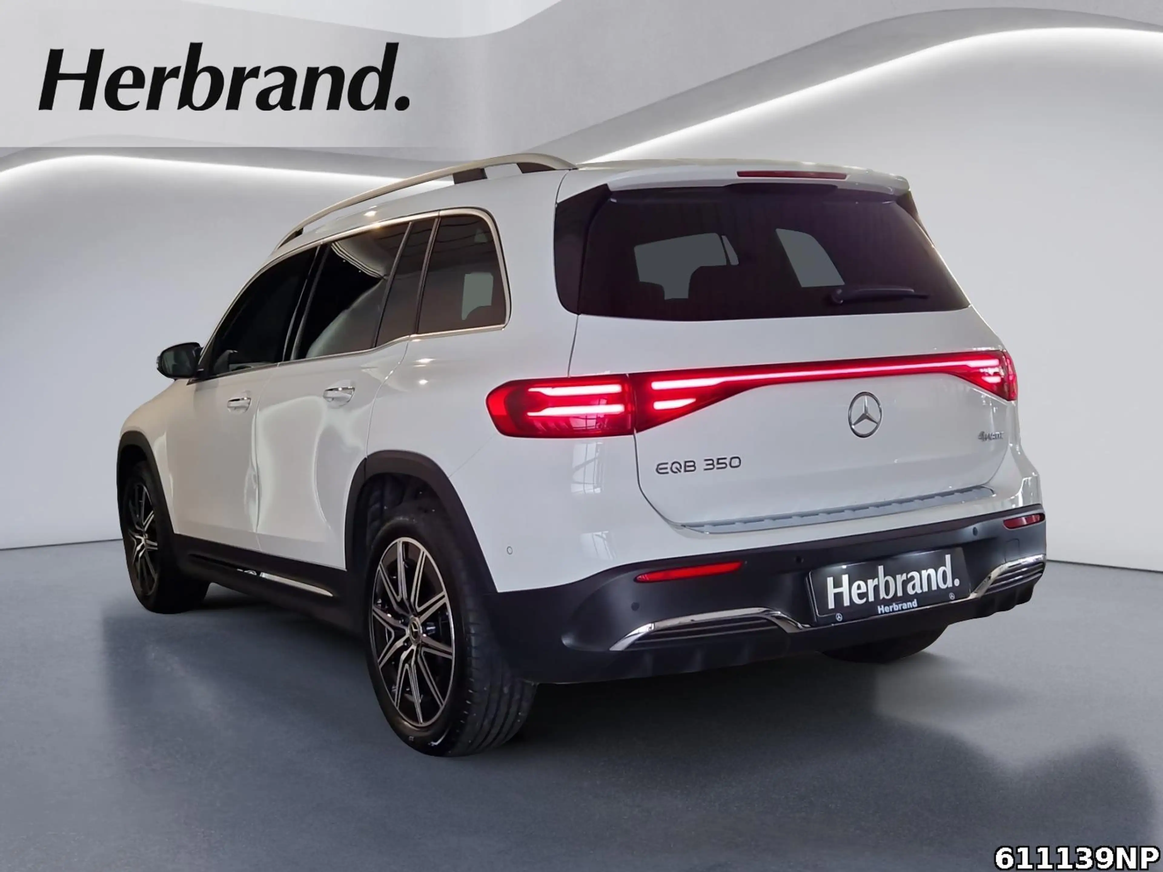 Mercedes-Benz EQB 350 4M AMG AHK Distronic360° Memory Panorama — photo 4