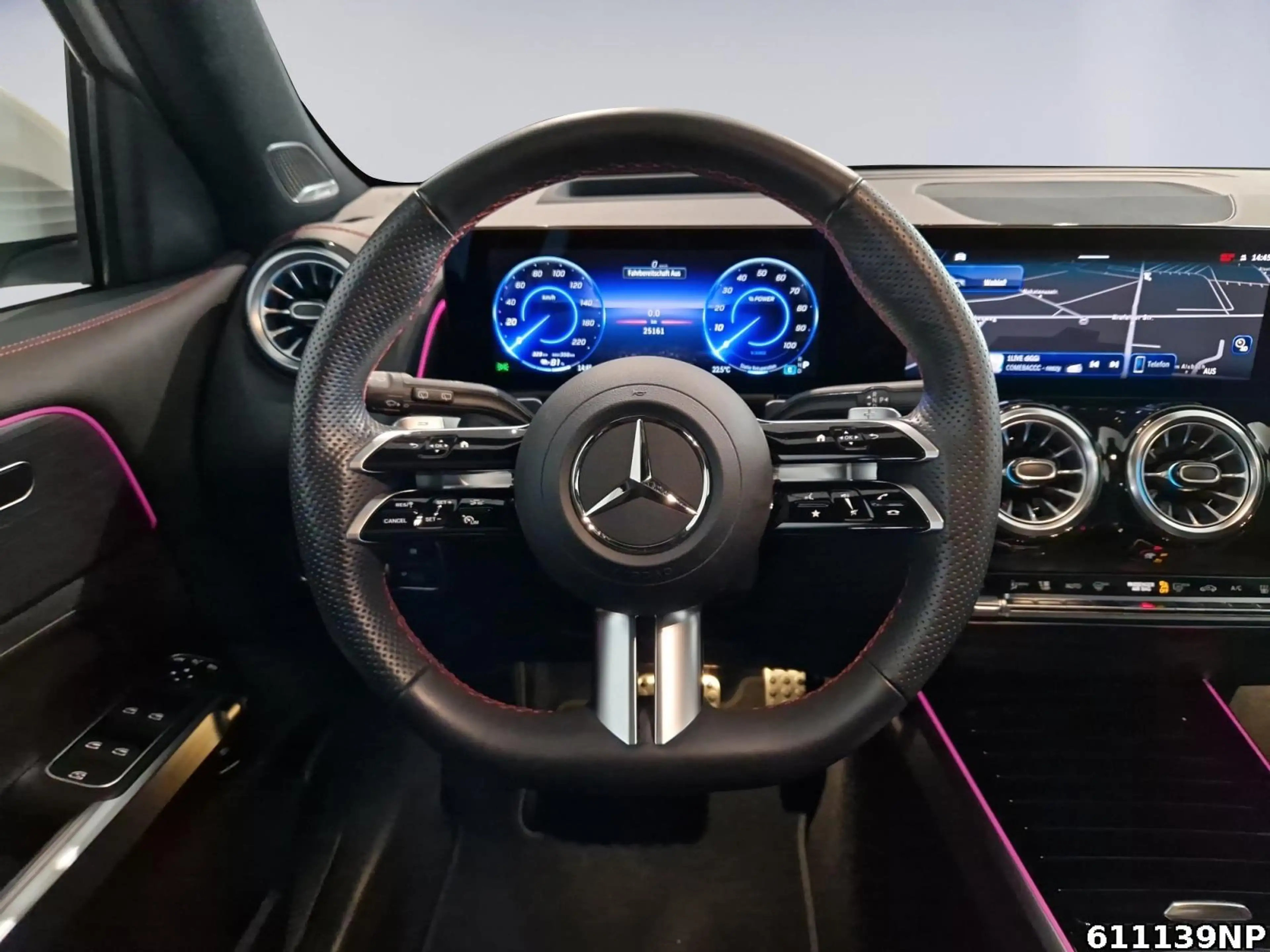 Mercedes-Benz EQB 350 4M AMG AHK Distronic360° Memory Panorama — photo 9