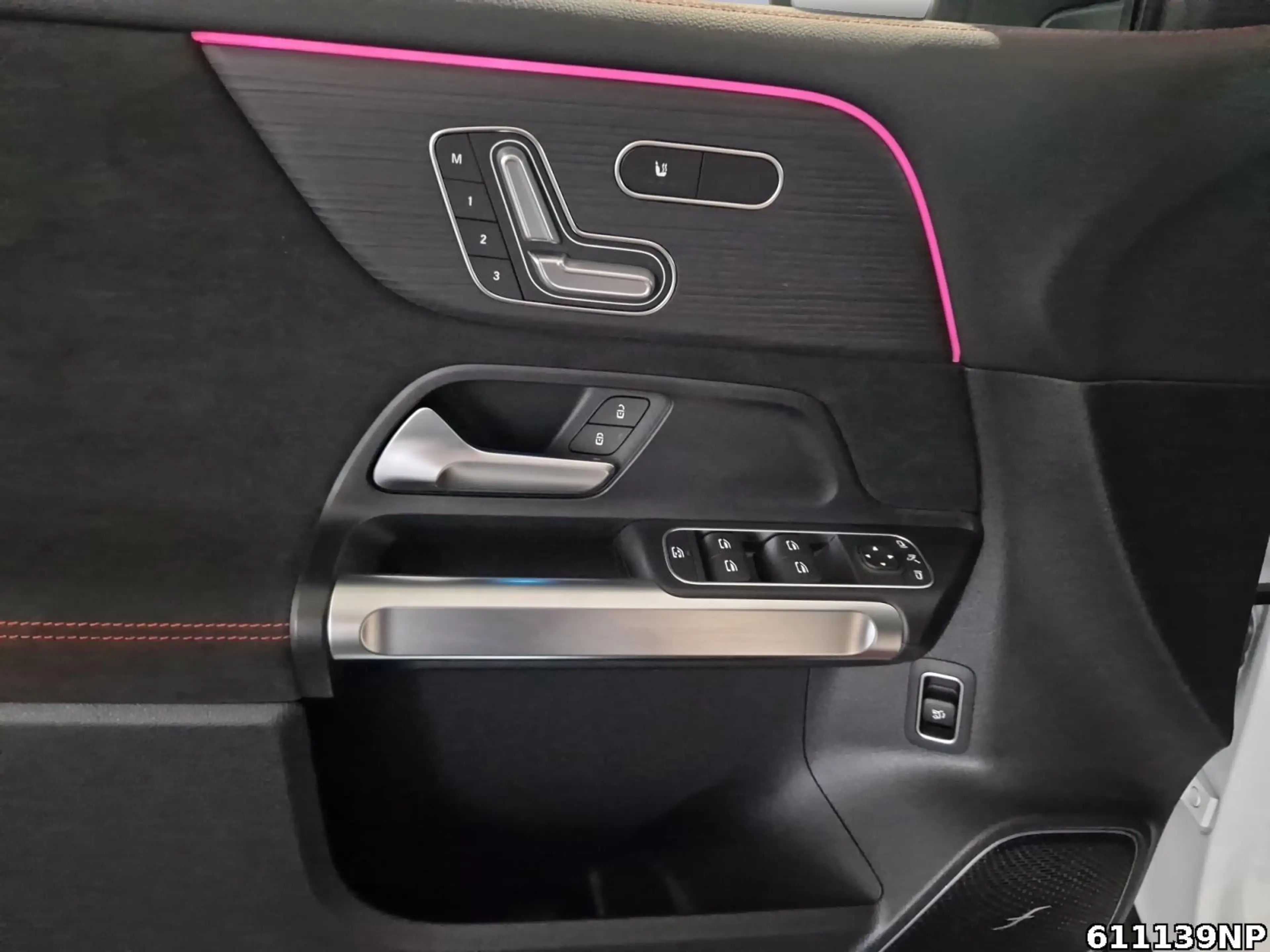 Mercedes-Benz EQB 350 4M AMG AHK Distronic360° Memory Panorama — photo 15