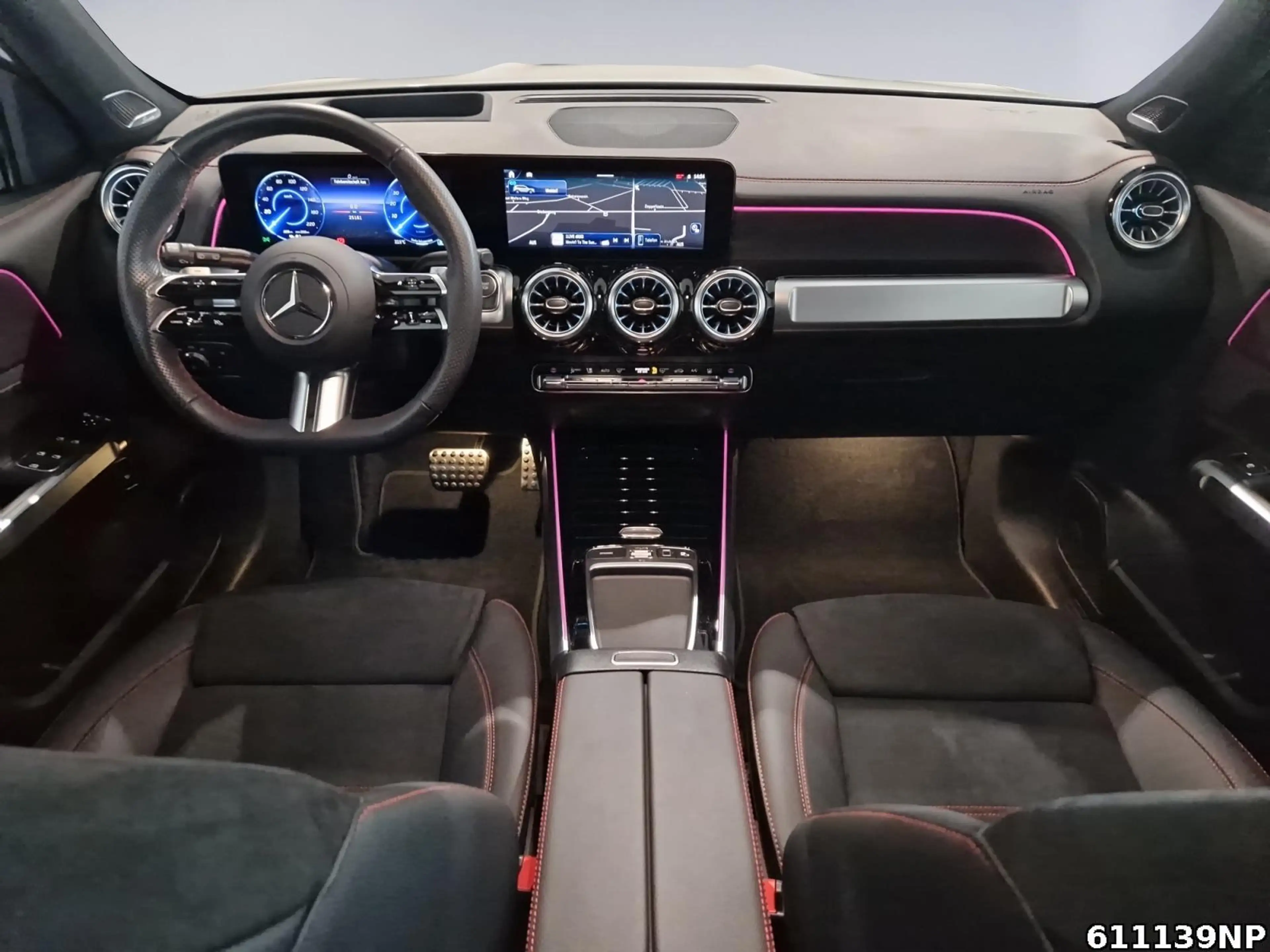 Mercedes-Benz EQB 350 4M AMG AHK Distronic360° Memory Panorama — photo 8