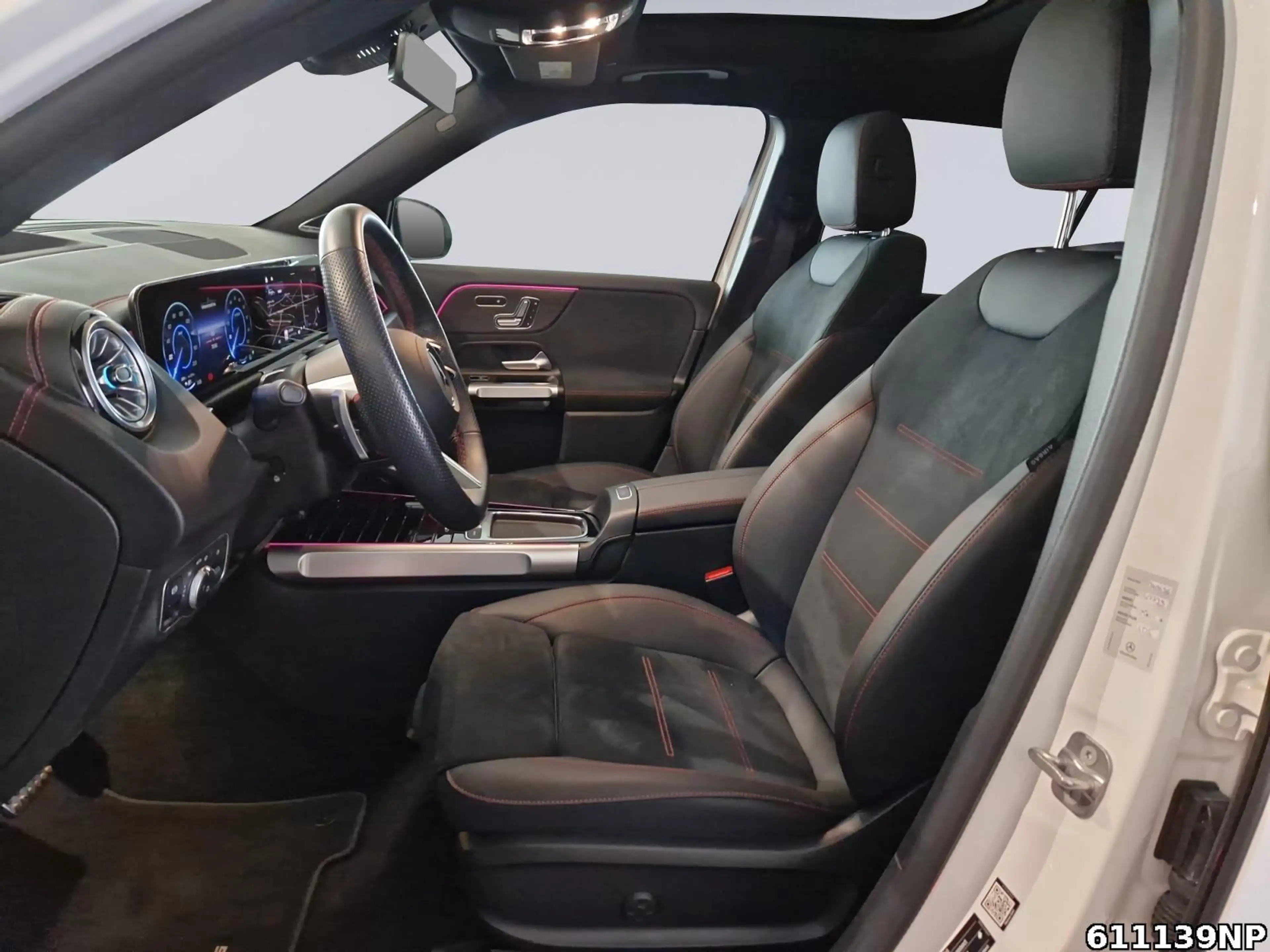 Mercedes-Benz EQB 350 4M AMG AHK Distronic360° Memory Panorama — photo 10