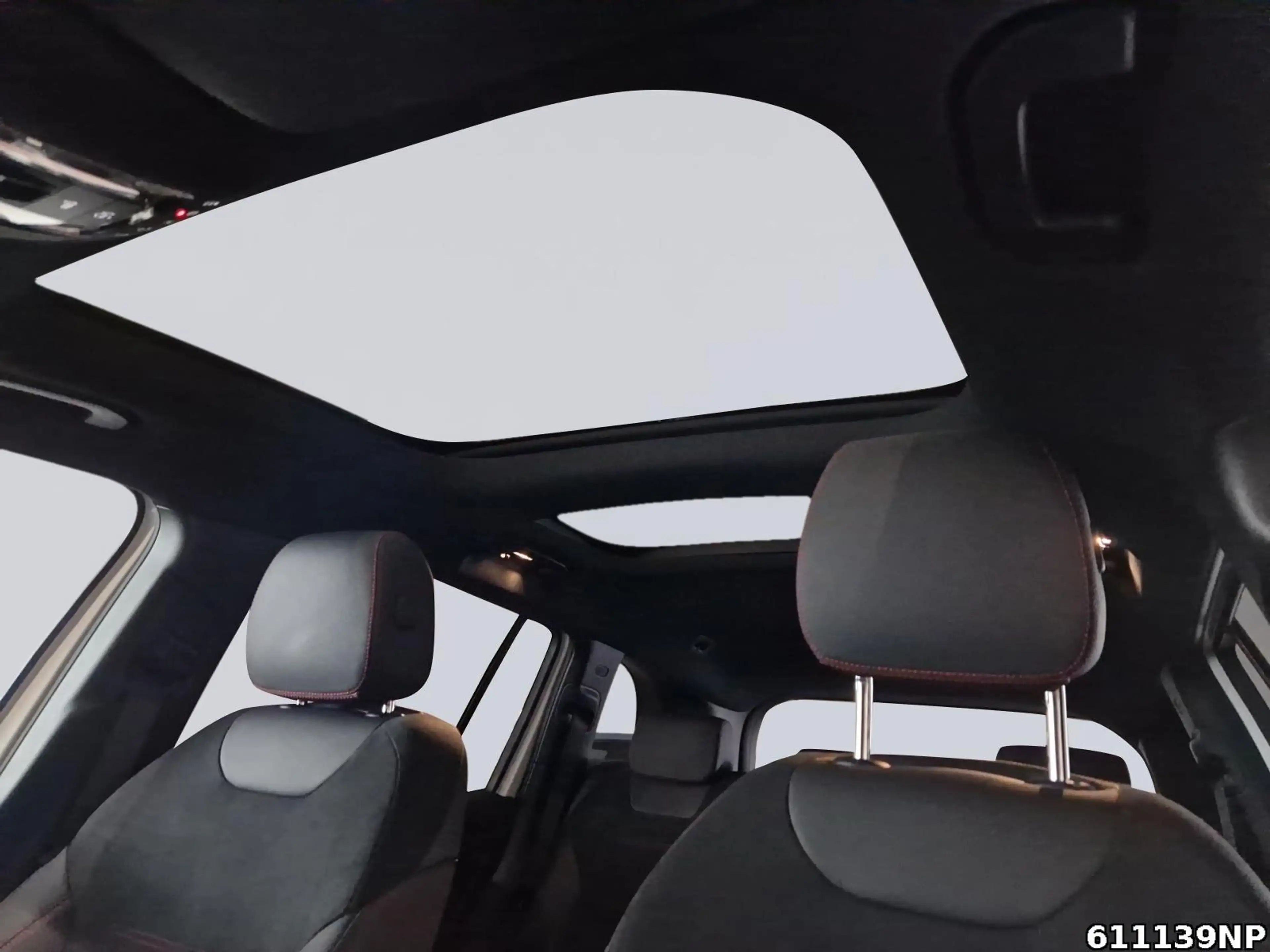Mercedes-Benz EQB 350 4M AMG AHK Distronic360° Memory Panorama — photo 13