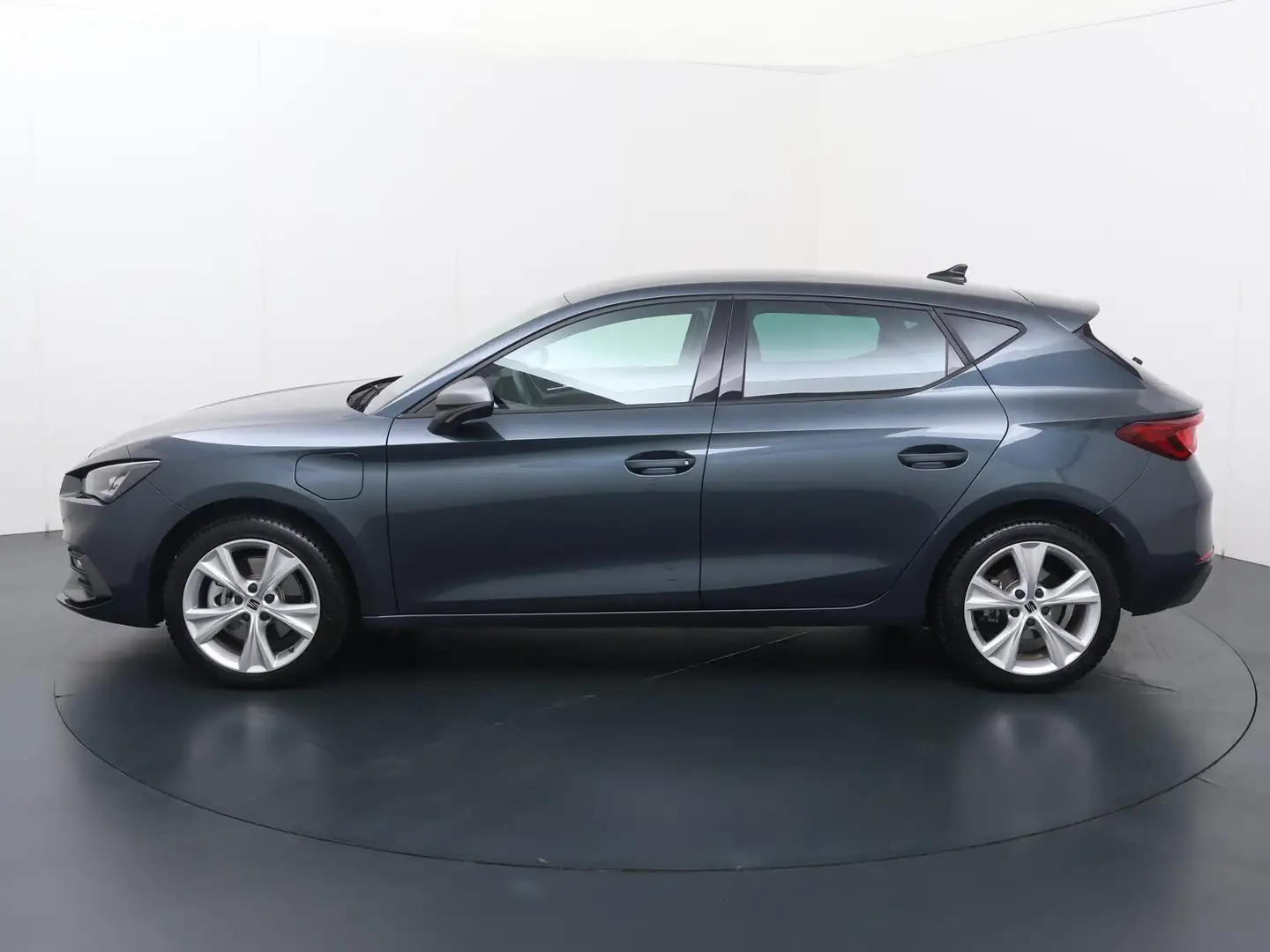SEAT Leon e-Hybrid 1.5 TSI FR PHEV First Edition | 204 PK | SoH 100% Gris - 2