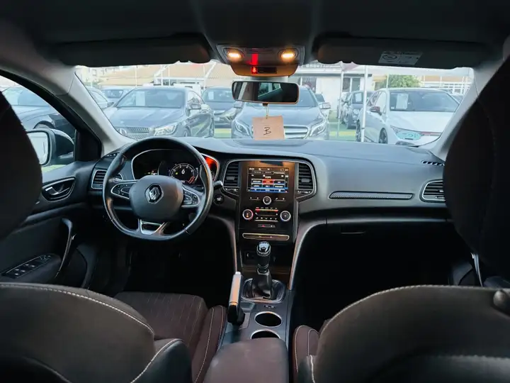 Renault Mégane 2019, foto 13