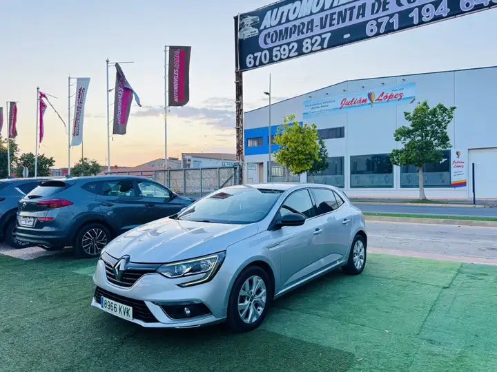 Renault Mégane 2019, foto 2