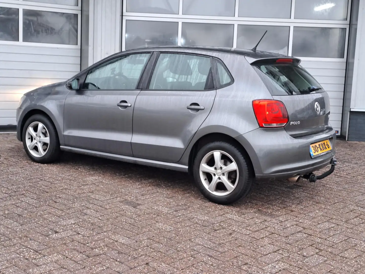Volkswagen Polo 1.4-16V Comfortline Gris - 2