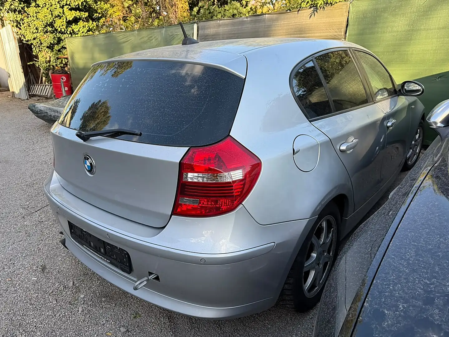 BMW 116 i Klein/Kompaktwagen -MOTORSCHADEN- Silber - 2