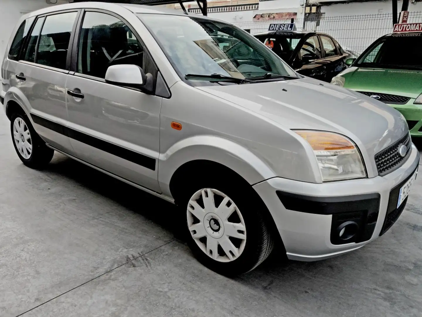 Ford Fusion 1.4 Newport Durashift EST Gris - 2