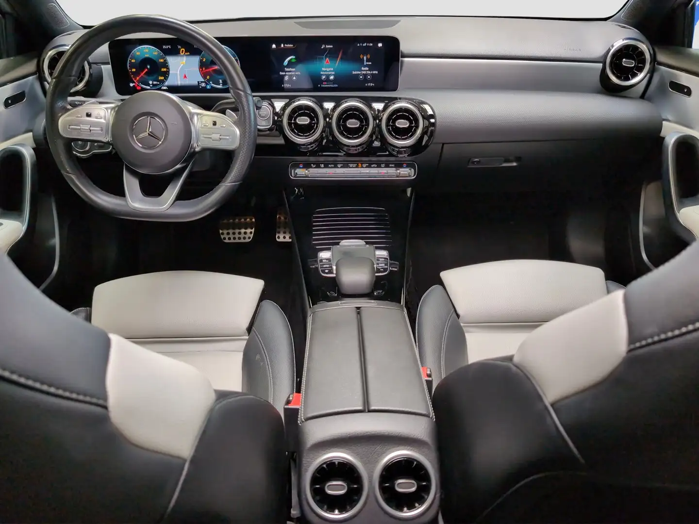 Mercedes-Benz A 200 AMG | Leder | Panoramadak | Widescreen | Trekhaak Gris - 2