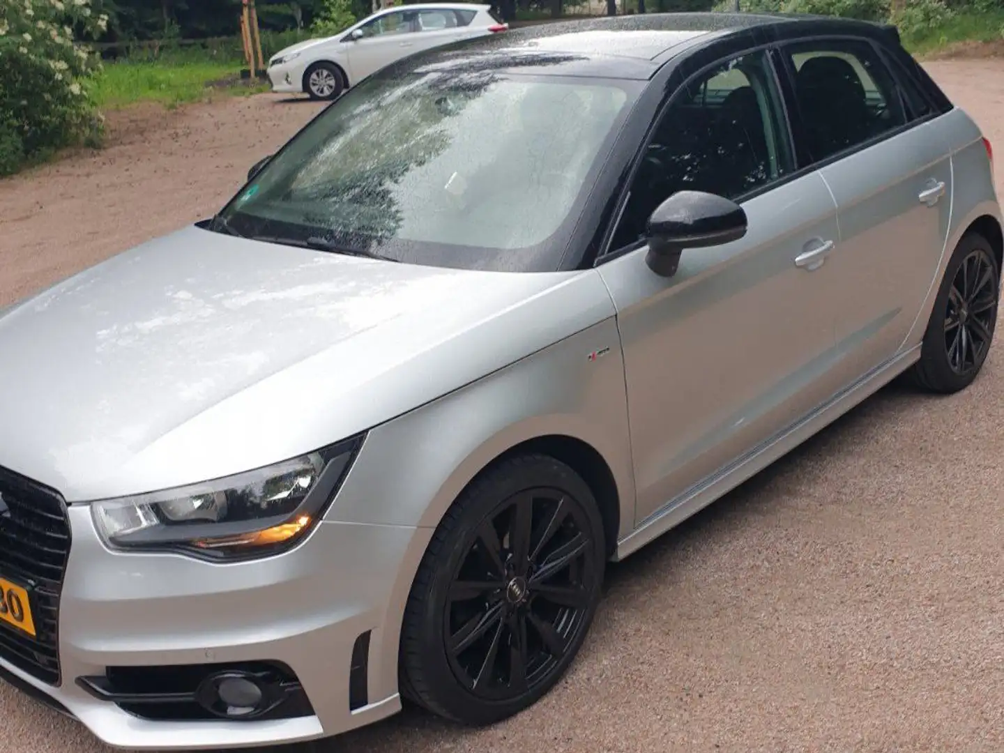 Audi A1 A1 1.2 TFSI Admired Grijs - 2