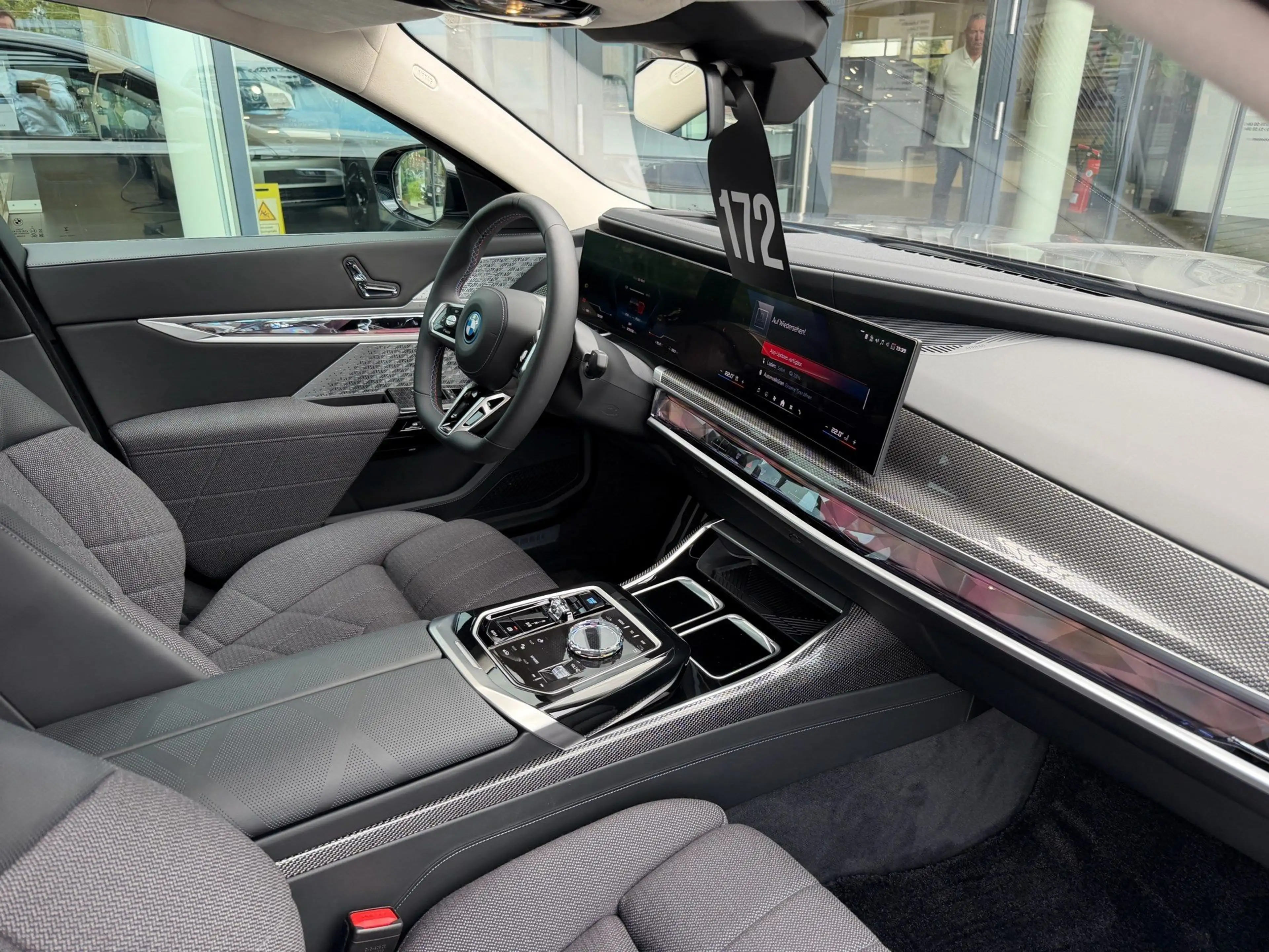 BMW i7 M70 xDrive M Sport Two-Tone B&W TV Lounge — photo 14