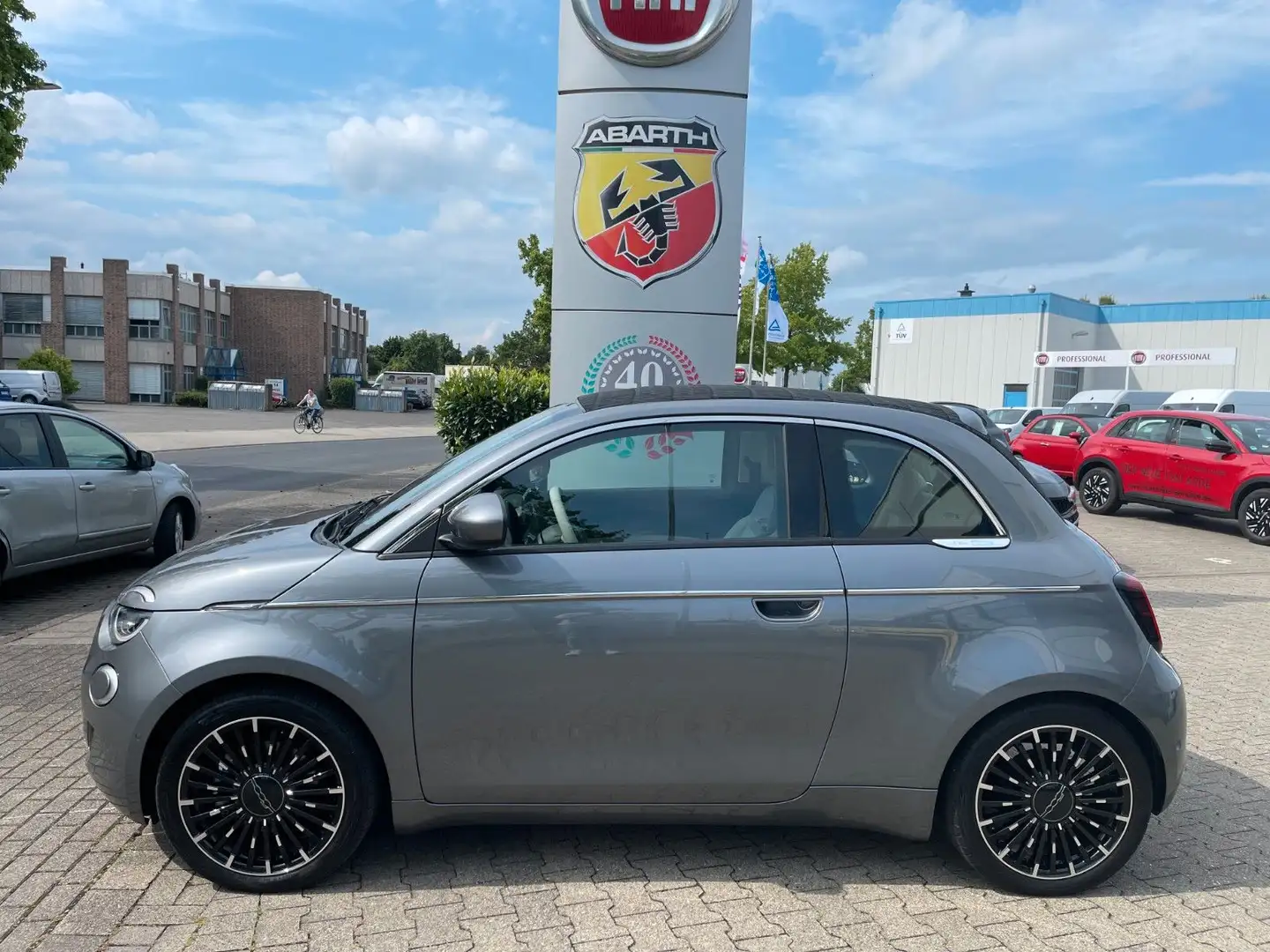Fiat 500e Cabrio La Prima by Bocelli Grau - 2