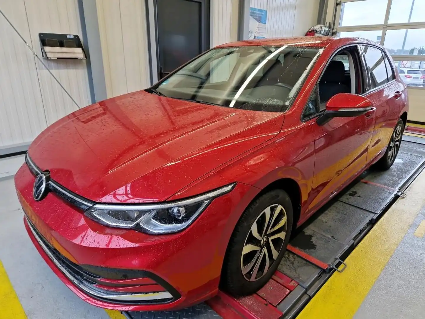 Volkswagen Golf VIII 1.5 TSI ACTIVE +LED +ACC +RKAM +VIRTUAL +NAV Rot - 2