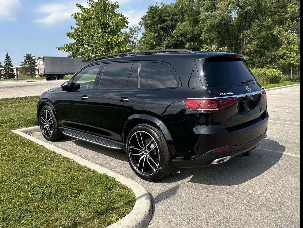 Mercedes-Benz GLS снимка Mercedes-Benz GLS