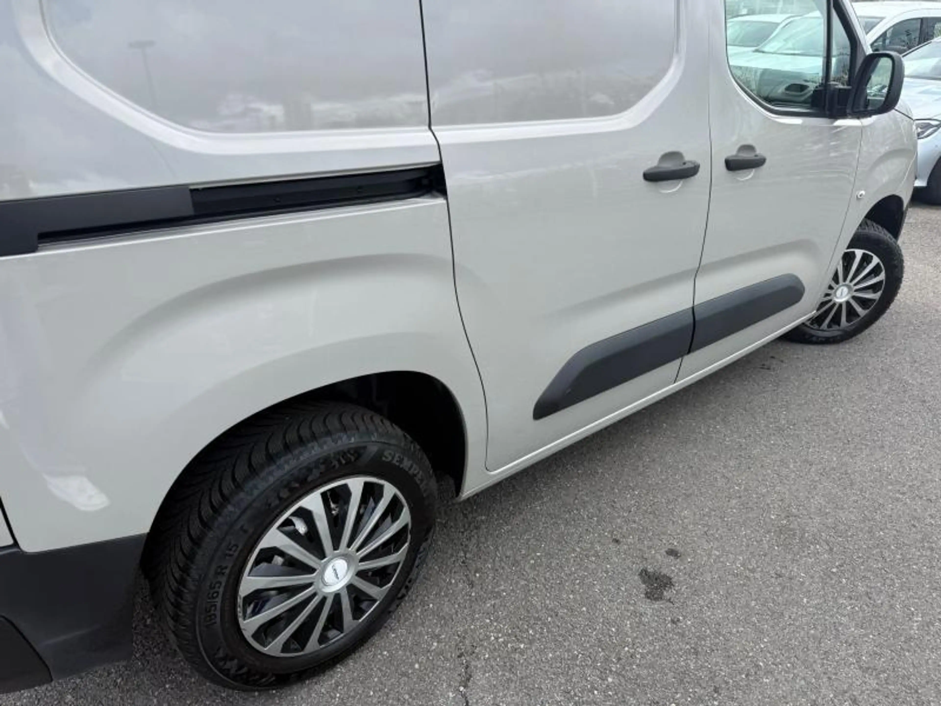 Peugeot Partner Light Standard Premium — photo 15