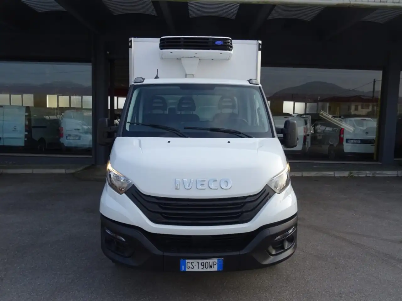 Iveco Daily 2023 — фото 9