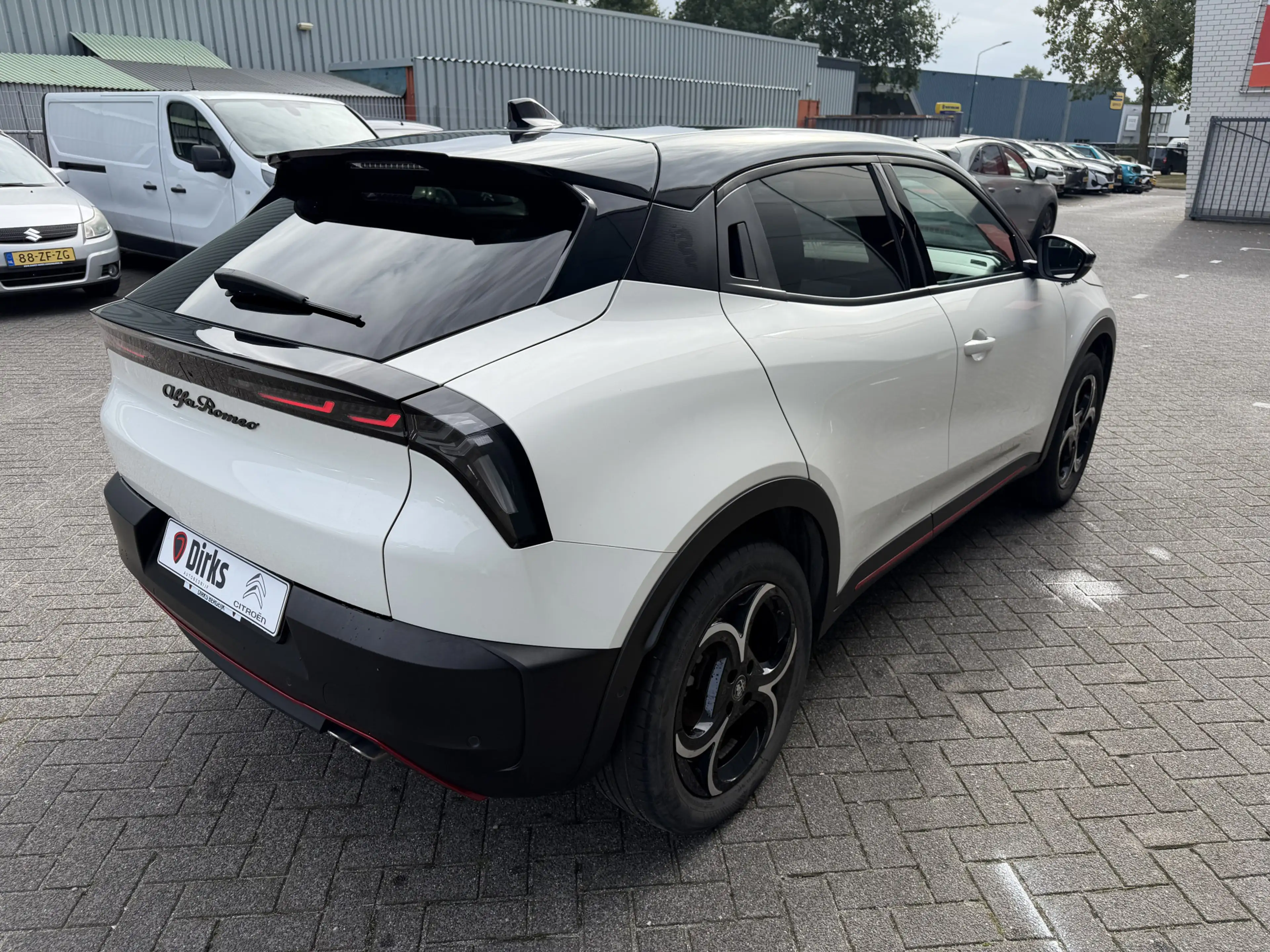 Alfa Romeo Junior 1.2 Turbo Hybrid Ibrida Speciale (Elektrische Klep — photo 6
