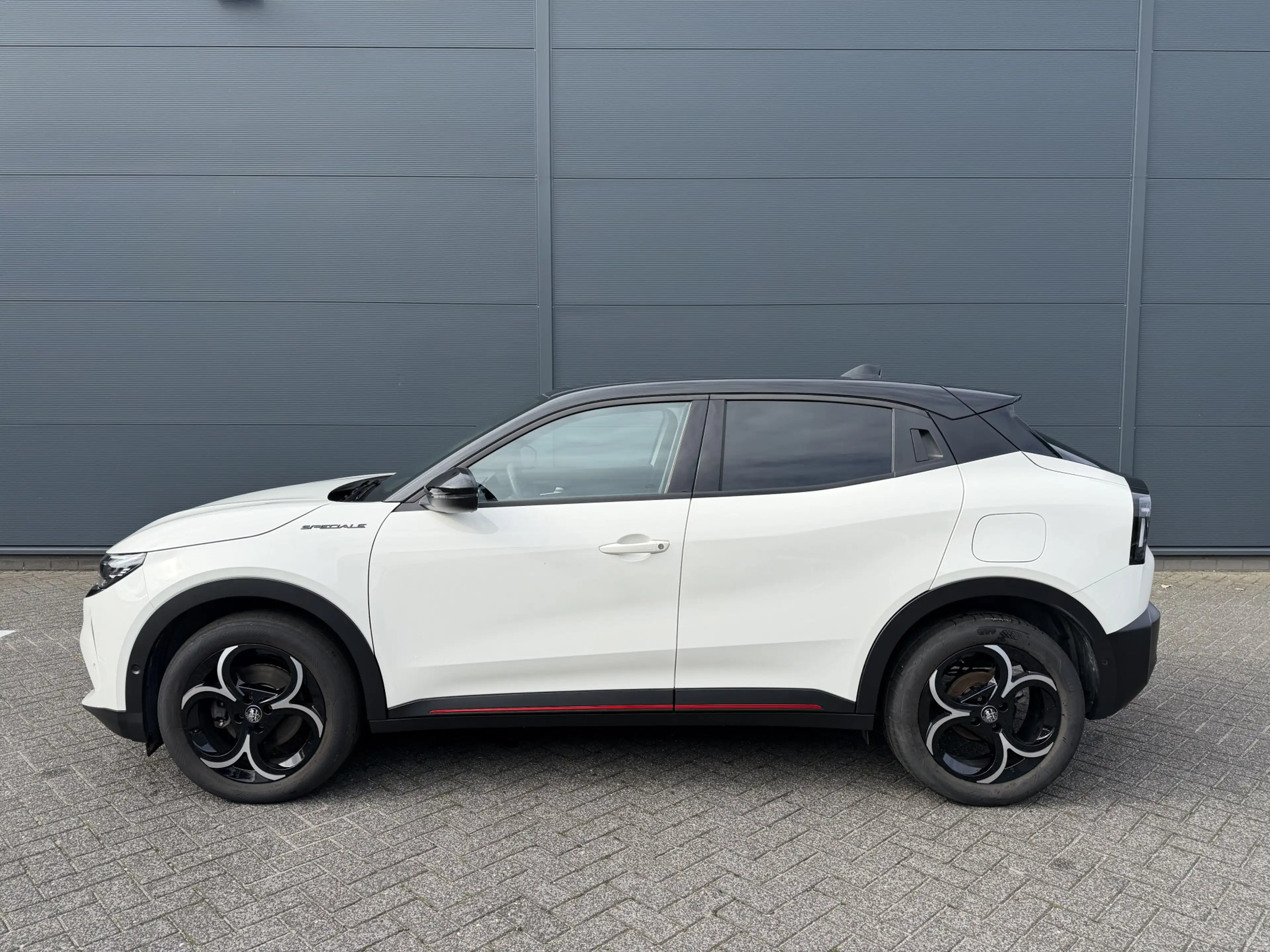 Alfa Romeo Junior 1.2 Turbo Hybrid Ibrida Speciale (Elektrische Klep — photo 2