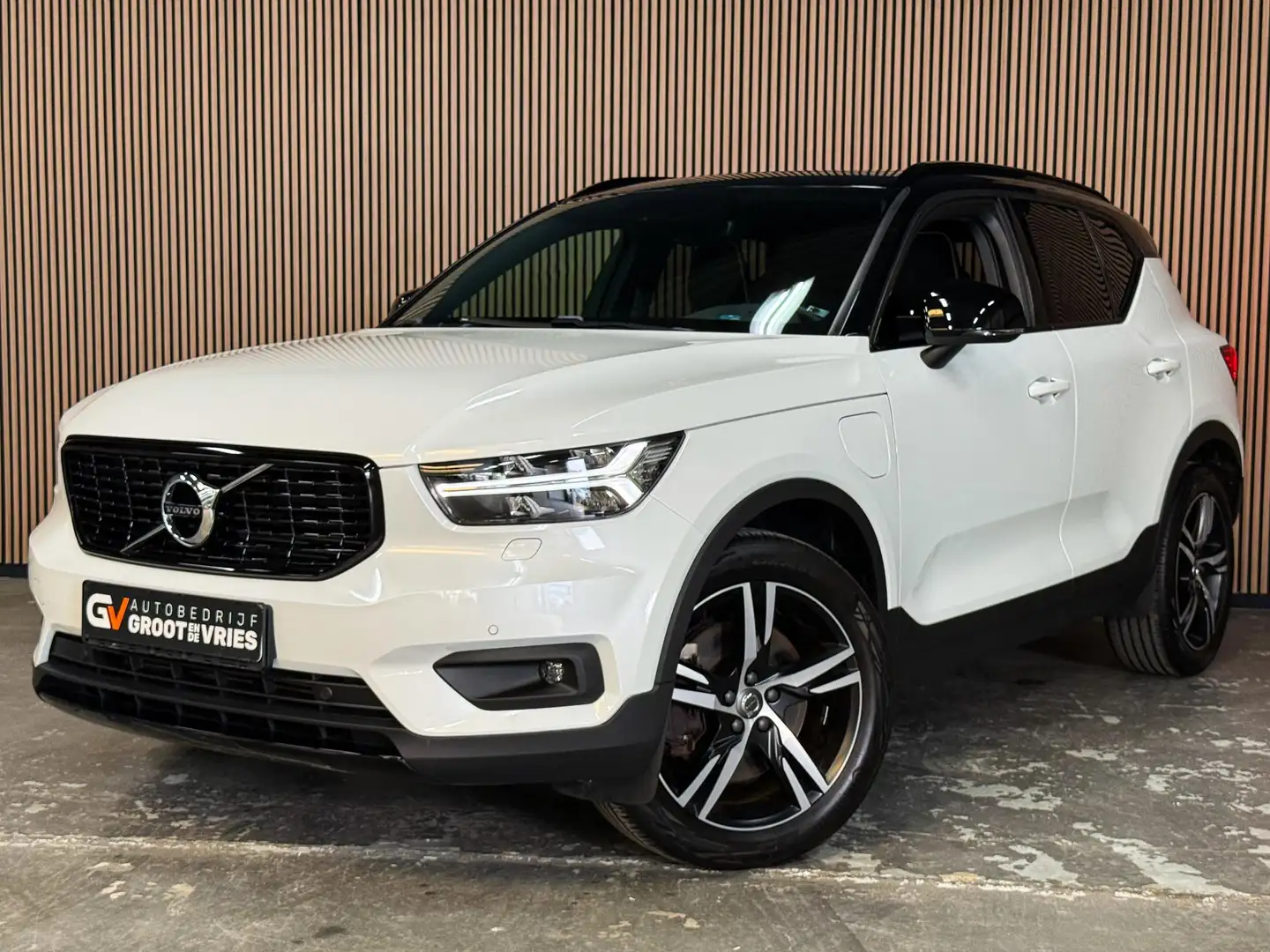Volvo XC40 1.5 T5 Recharge R-Design Two tone|Pano|Memory Wit - 1