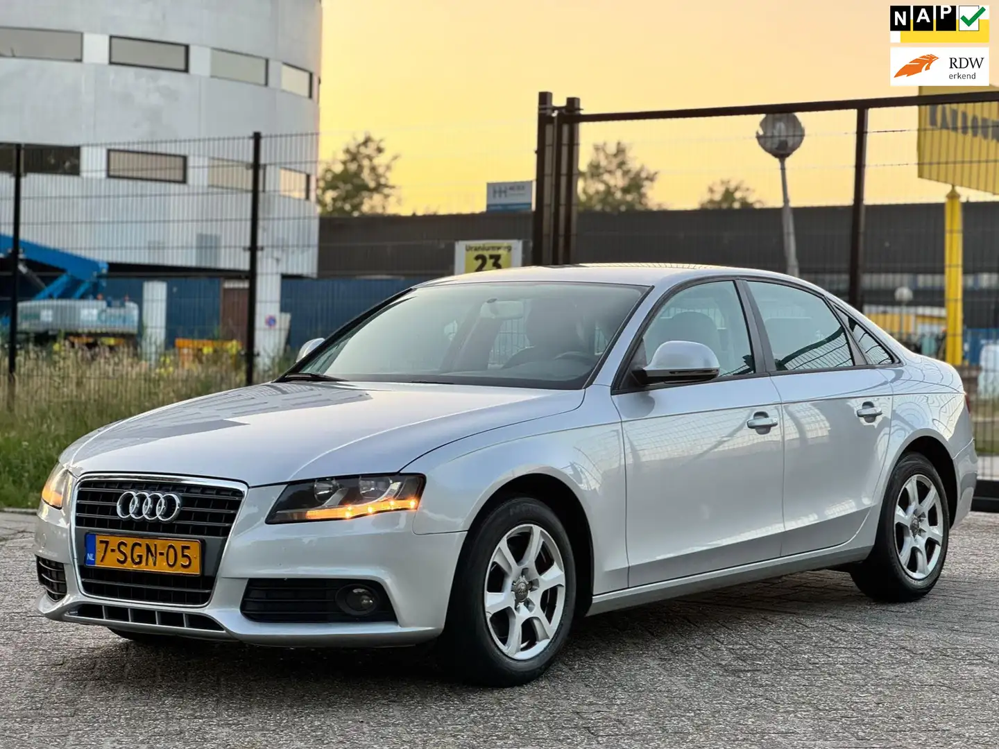 Audi A4 Limousine 1.8 TFSI Pro Line Szary - 1