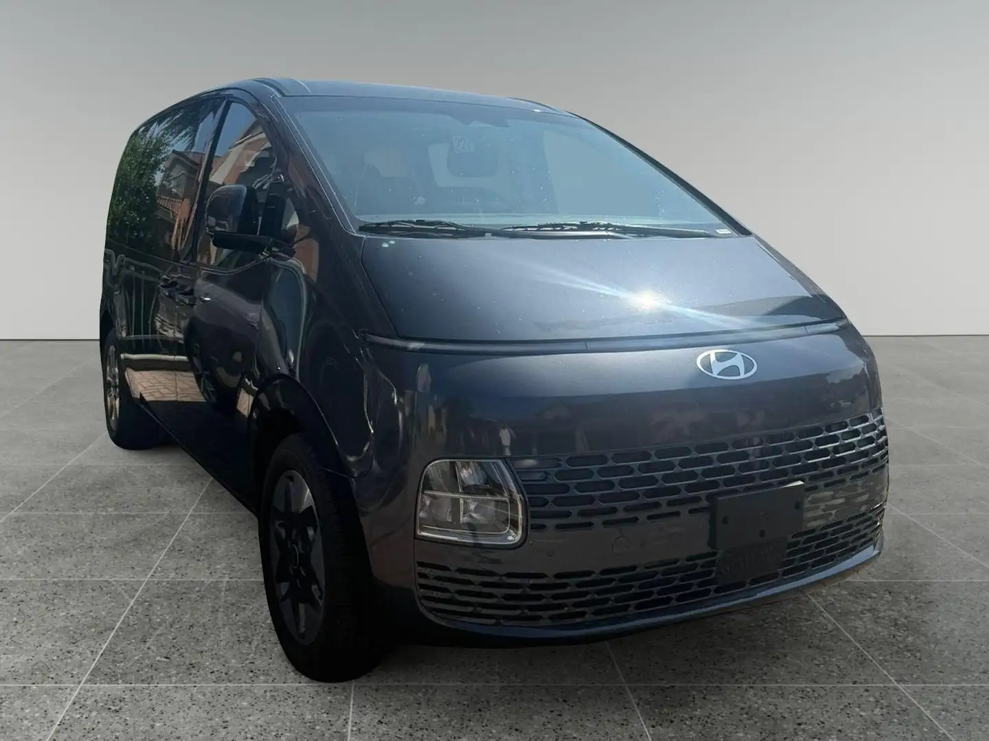 Hyundai STARIA 1.6 HEV AT 2WD 9 posti Wagon Gri - 2