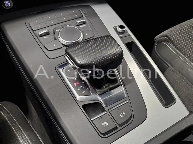 Audi Q5 view 10