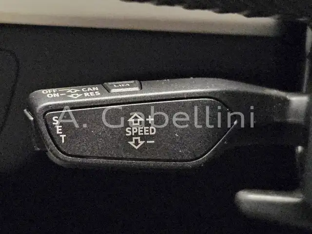 Audi Q5 view 9