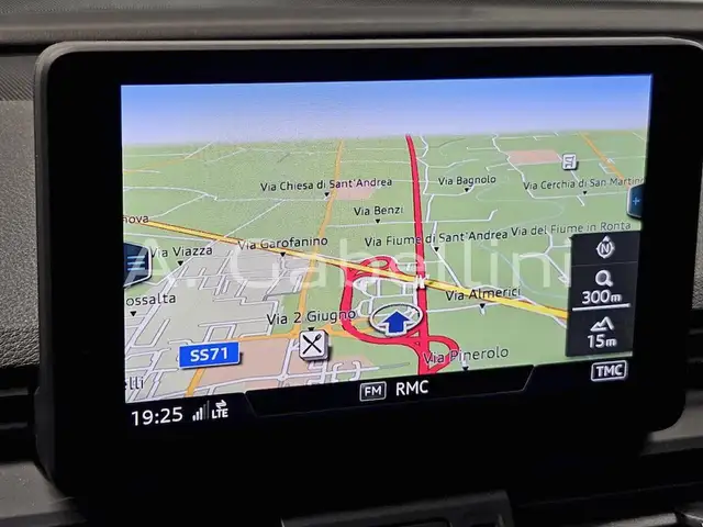 Audi Q5 view 12
