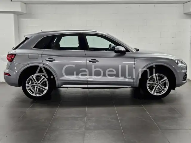 Audi Q5 view 3