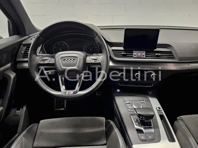 Audi Q5 view 7
