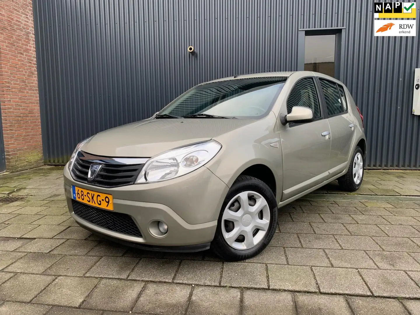 Dacia Sandero 1.2 Lauréate, AIRCO, NAP, ORGINEEL NL! Gris - 1
