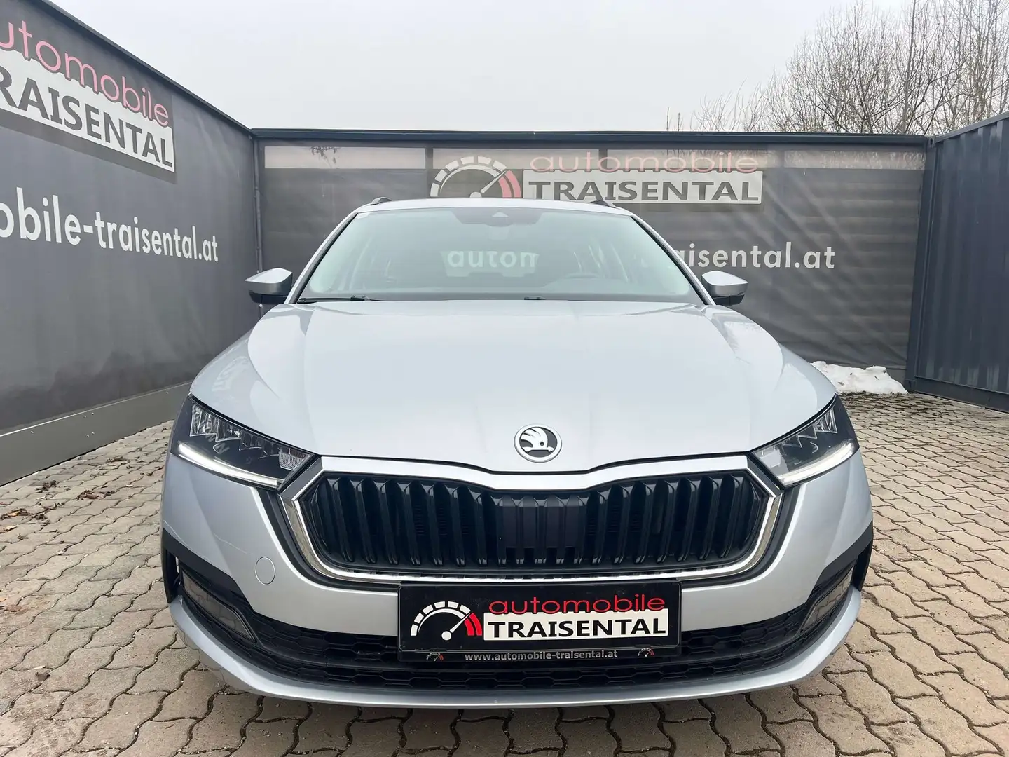 Skoda Octavia Kombi 2.0 TDI Ambition DSG Silber - 2