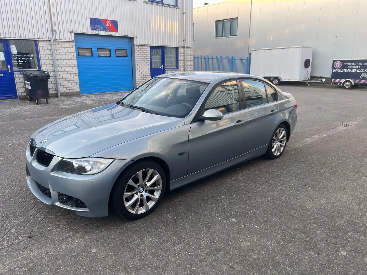 BMW 318 318 318i High Executive Blauw - 2