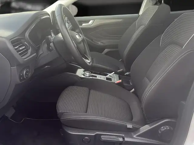 Ford Focus view 14