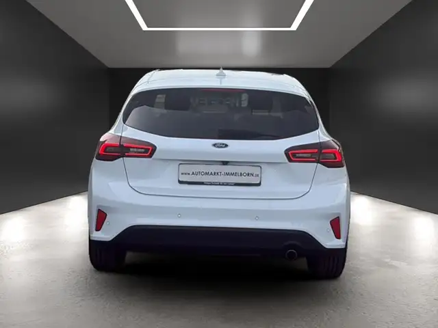 Ford Focus view 10
