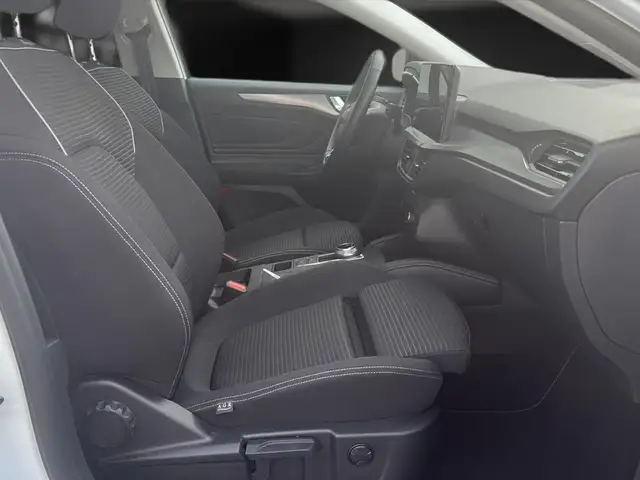 Ford Focus view 15