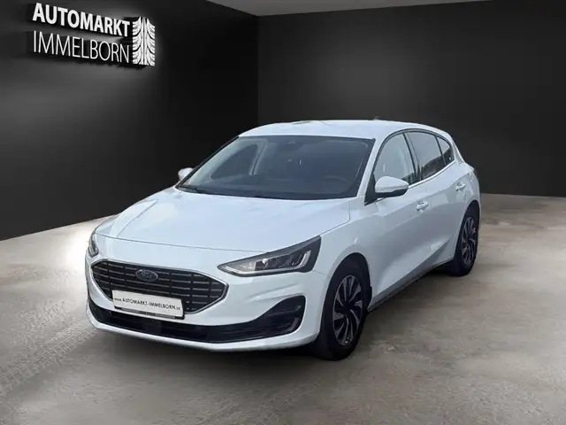 Ford Focus view 3