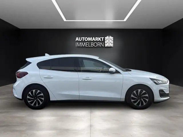 Ford Focus view 11