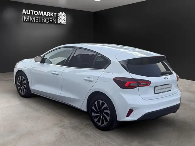 Ford Focus view 6