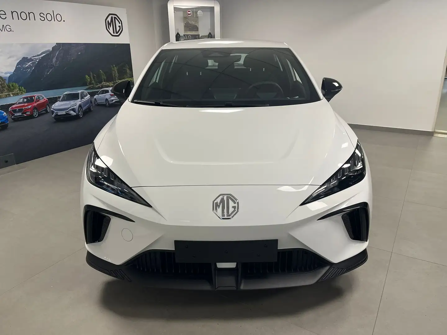 MG MG4 4 EV 51kwh STD 2WD Bianco - 2